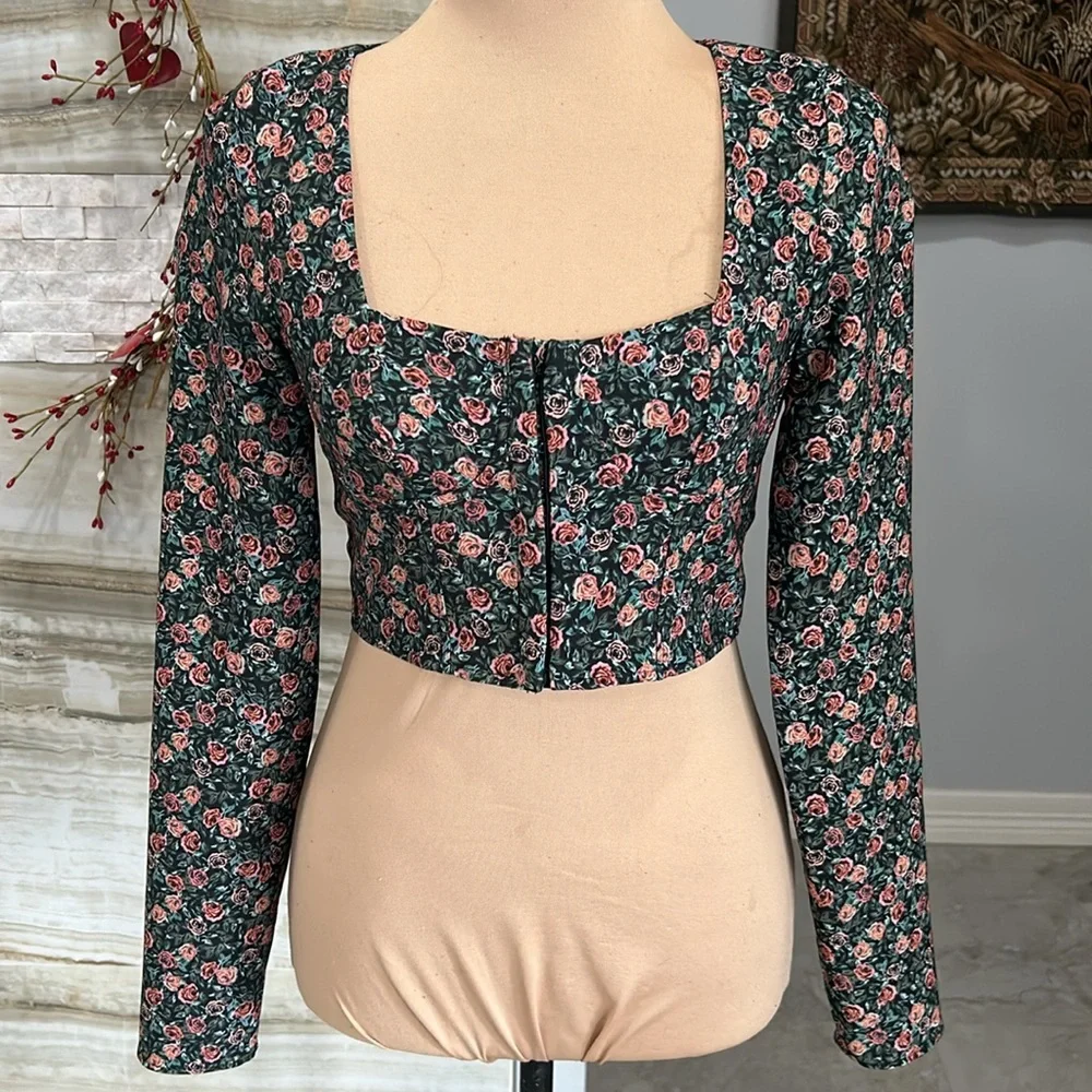 Zara New With Tags Long‎ Sleeve Floral Crop Top. Size S